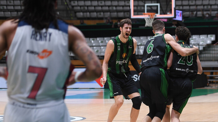 Triple de Bassas... ¡Y victoria!