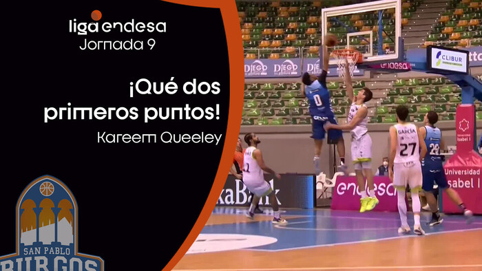 Kareem Queeley... la hunde en su primera canasta