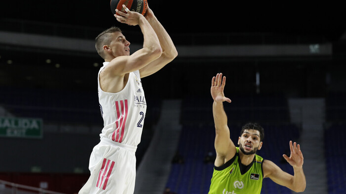 Carroll acude al rescate del Real Madrid (79-68)