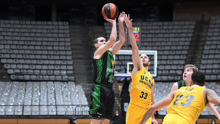 Los triples impulsan al Joventut ante el UCAM Murcia