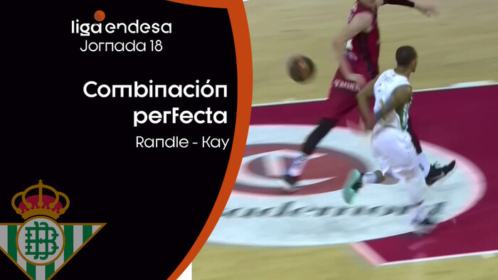 Pase por la espalda de Randle para Kay