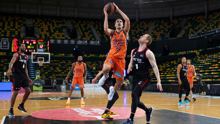 El Valencia Basket roza la perfección en Miribilla (73-106)