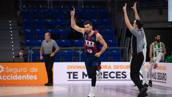 Bombardeo baskonista desde el 6,75 frente a Coosur Betis (103-76)