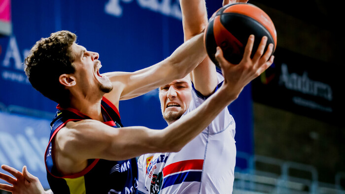MoraBanc Andorra asfixia en defensa al Monbus Obradoiro (90-71)