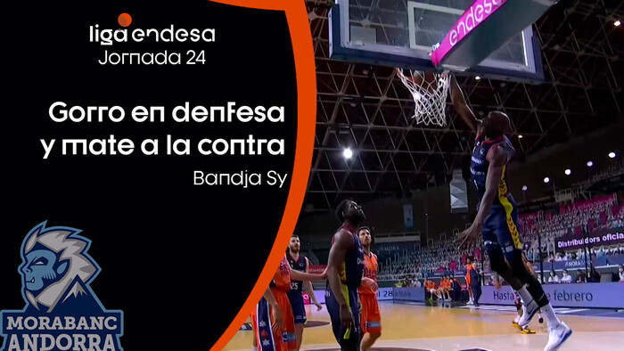 Bandja Sy, dominando toda la cancha