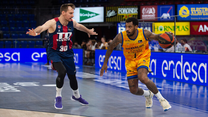 Un torbellino amarillo asola el Buesa Arena