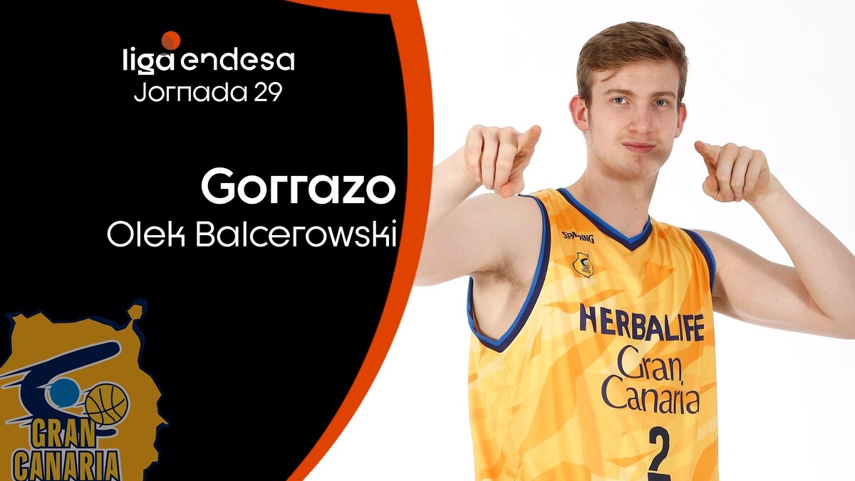 Balcerowski revienta el balón con un gorrazo