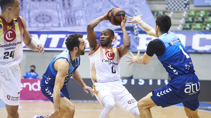 Un triple de Brussino da la victoria al Casademont Zaragoza (95-98)