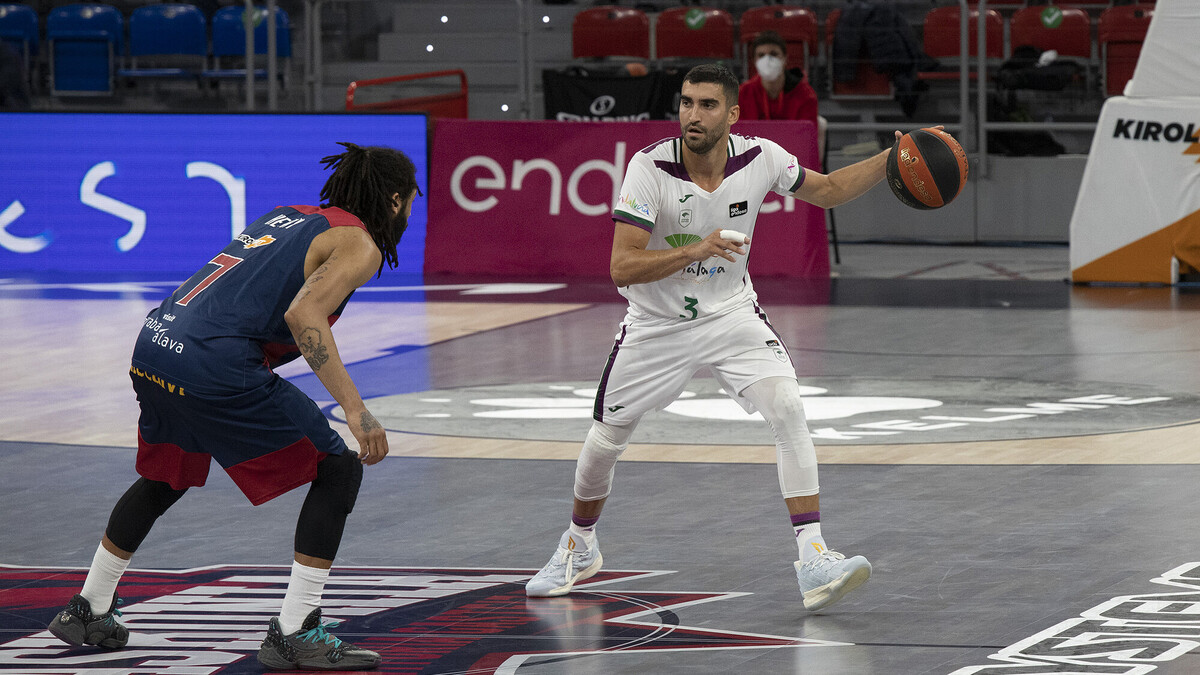 El Unicaja gana en Vitoria y sigue aspirando al Playoff
