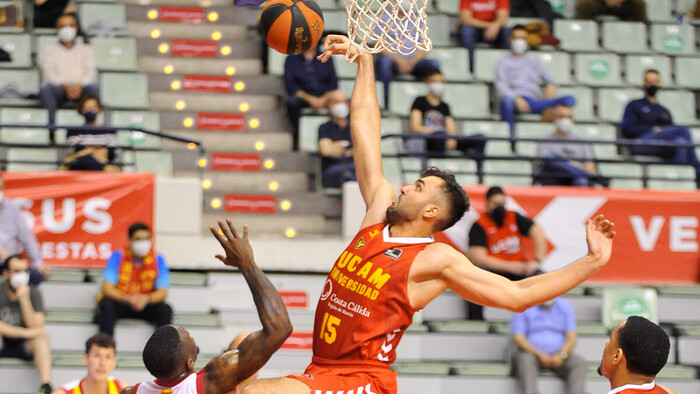 UCAM Murcia convierte en una fiesta la vuelta de público al Palacio (91-68)