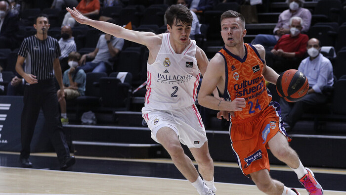 Valencia reencuentra su intensidad y arrolla al mermado Real Madrid (85-67)