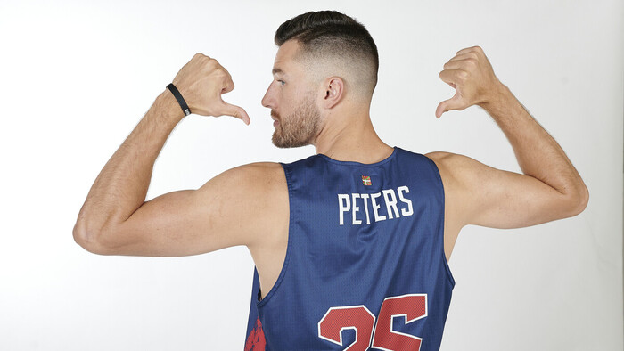 Alec Peters será intervenido de su rodilla
