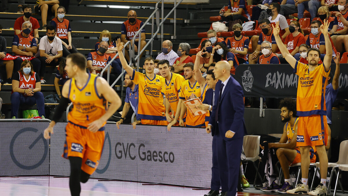 Un sólido Valencia Basket amarga el debut en casa del BAXI Manresa (69-89)