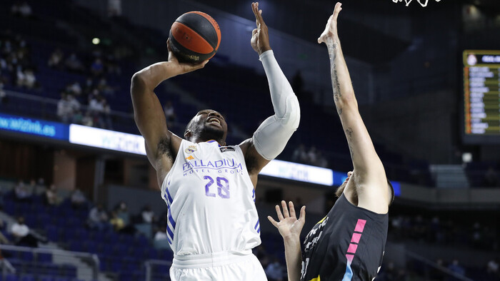 El Real Madrid exhibe poderío y sigue líder (86-77)