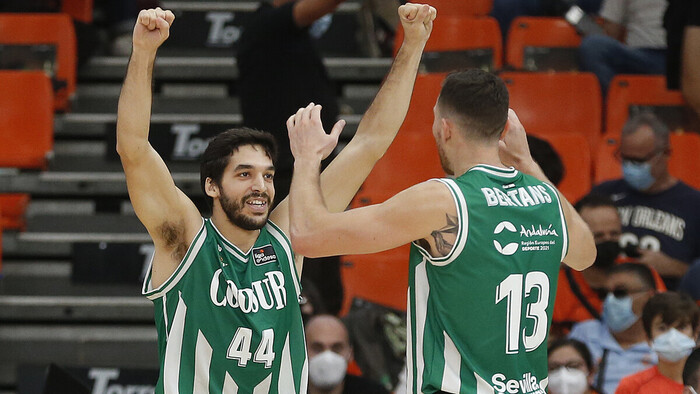 El Coosur Real Betis resucita ante un espeso Valencia Basket (81-84)