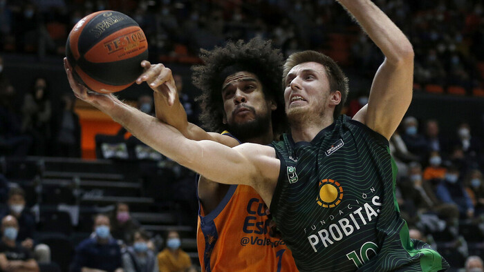 El Valencia Basket remonta a lo grande contra la Penya (71-70)