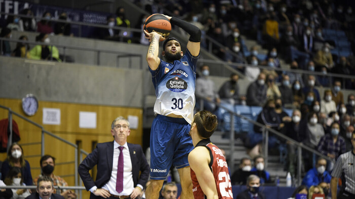 El Monbus Obradoiro corta su mala racha (87-82)