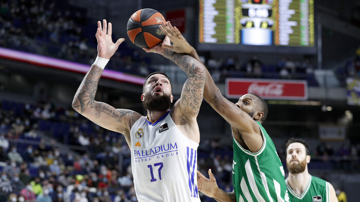 Tavares y Poirier lideran la victoria del Real Madrid (71-48)