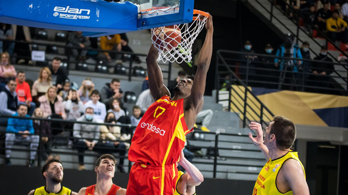 La selección española arrolla a Macedonia y sigue invicta