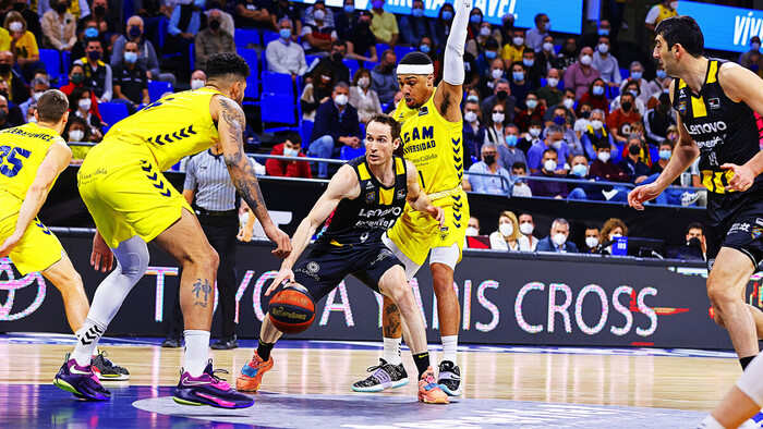 Marcelinho Huertas anestesia al UCAM Murcia (87-71)