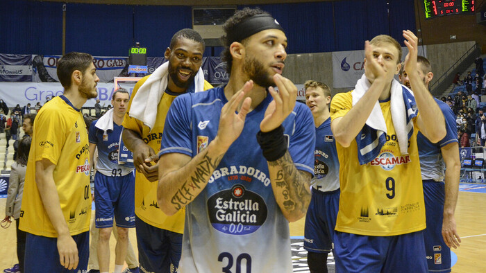 El Monbus Obradoiro gana dos veces merced a un trío estelar