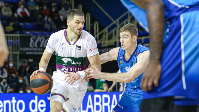 El efecto Ibon Navarro ya vale una victoria (53-74)