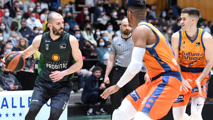 La Penya, al son de Ribas, se queda con la 4ª plaza (76-68)