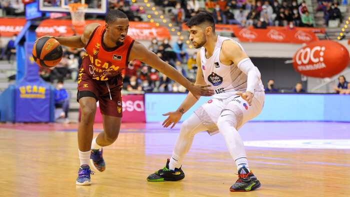 UCAM, con 53 puntos entre Taylor y Webb, consolida su posición (91-72)