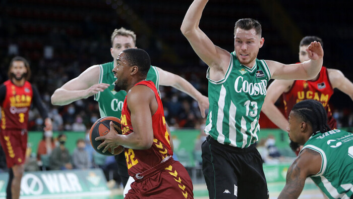 El UCAM Murcia remonta y se hace fuerte en zona Playoff (84-93)