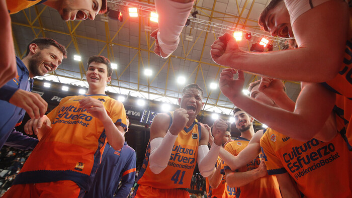 Los bases del Valencia Basket decantan el choque frente a Unicaja (90-75)