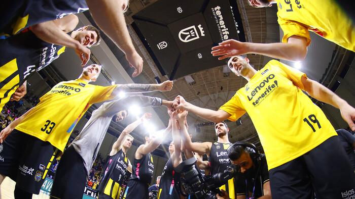 Un gran último cuarto del Lenovo Tenerife acaba con el Real Madrid (72-59)