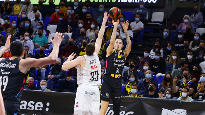 Un gran tercer cuarto del Lenovo Tenerife acaba con el Río Breogán (96-78)