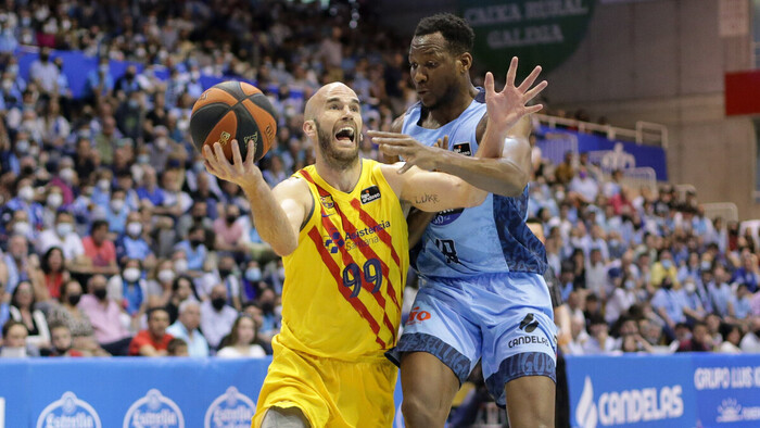 Una remontada para la historia sella la primera plaza del Barça (72-74)