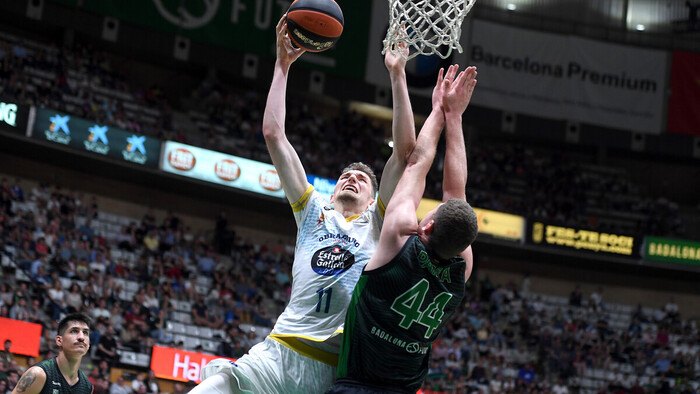 Monbus Obradoiro logra la permanencia en Badalona (78-84)