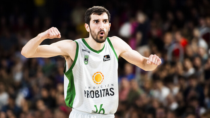 La Penya conquista el Palau e incendia las semifinales (81-87)