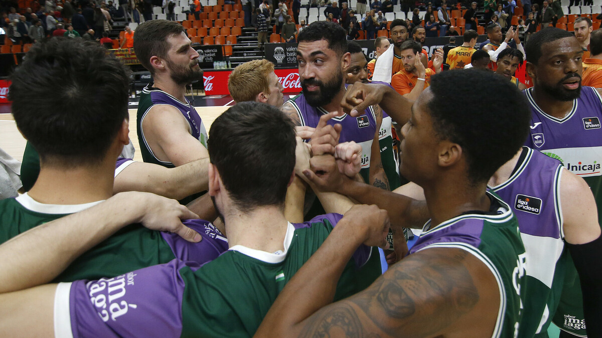 La solidez del Unicaja tumba al Valencia Basket (67-83)