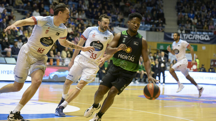 Una Penya incontestable impone su ley en Sar (74-91)