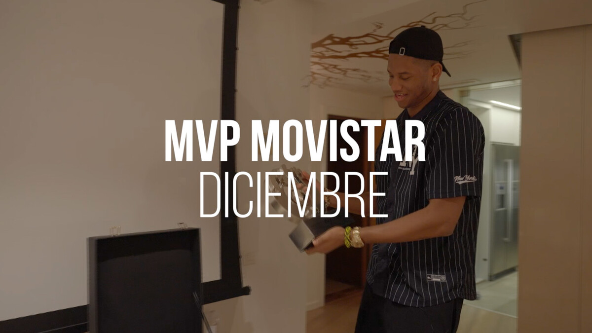Jasiel Rivero recibe el MVP Movistar de diciembre