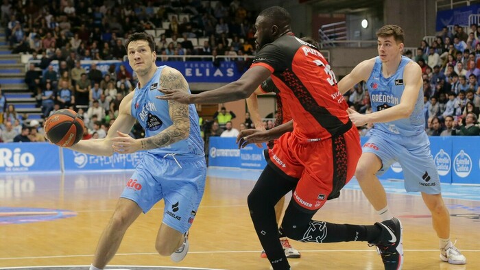 El Río Breogán se regala un triunfo para el recuerdo (99-67)