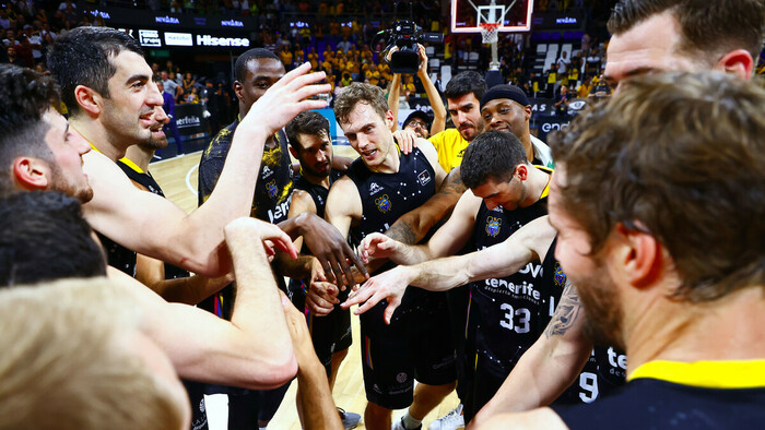 El Lenovo Tenerife tumba al líder en un final de locura (83-81)