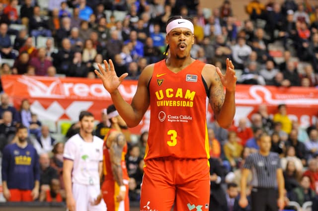 UCAM-Unicaja (82-74)