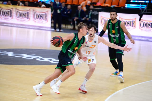 Cró. Joventut-KIROLBET B. (76-74)