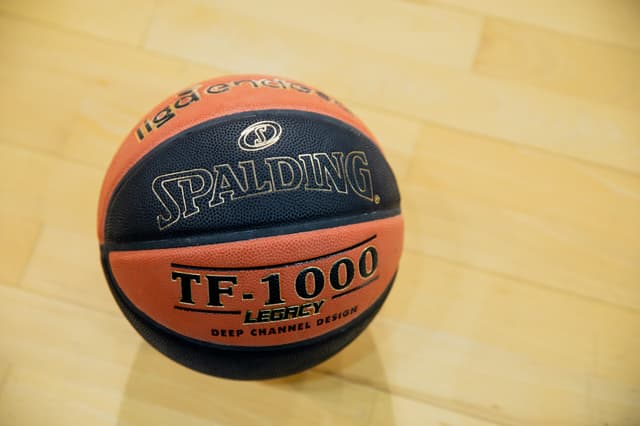 Hereda SPB-Valencia BC, adelantado