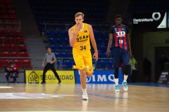 Crónica TD Systems B.-UCAM M. 75-83