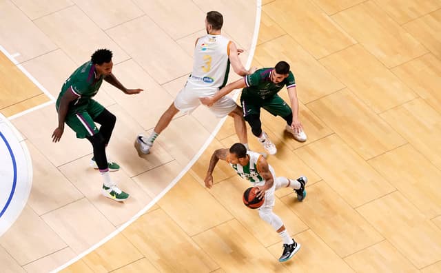 Derbi histórico: ¡225 puntos!