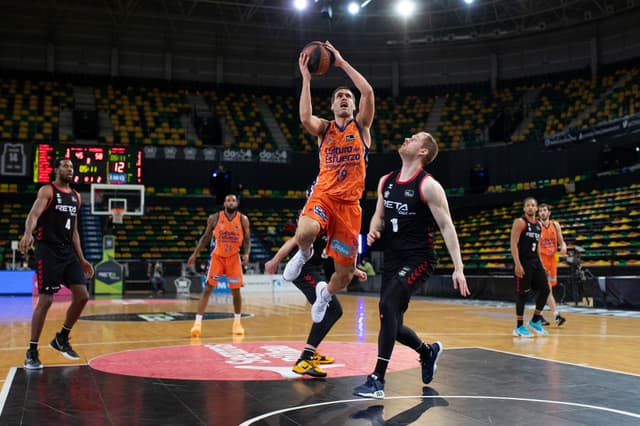 Valencia: 3er tope a domicilio