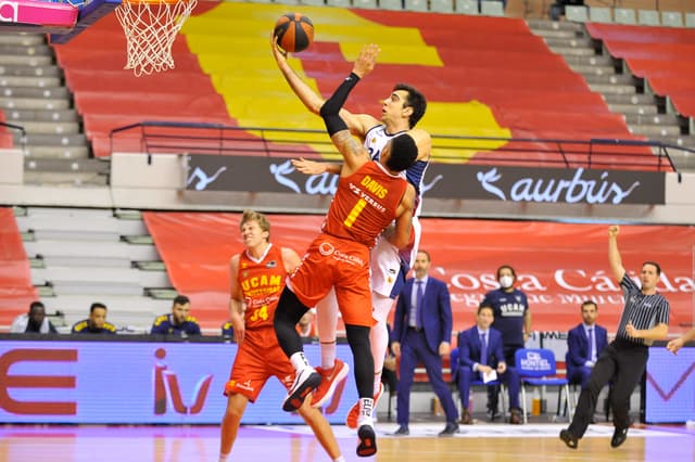 Vaulet, Jugador Latinoamericano J18