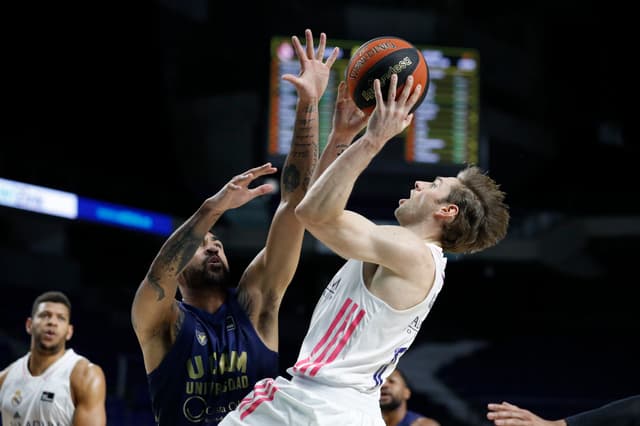 Crónica R.Madrid-UCAM (98-87)