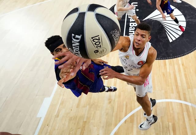 Tavares, histórico en tapones