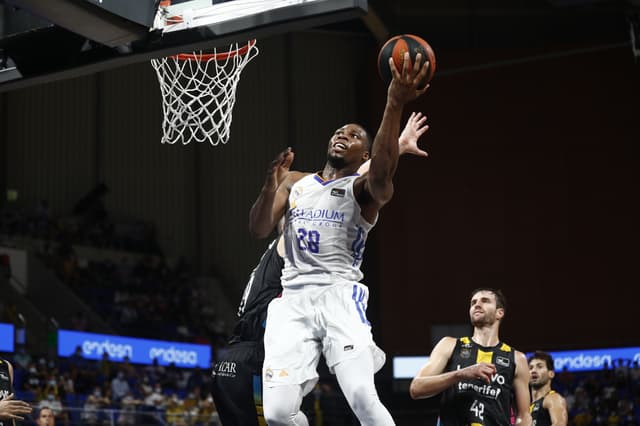 Lenovo Tfe.-R.Madrid (70-72)